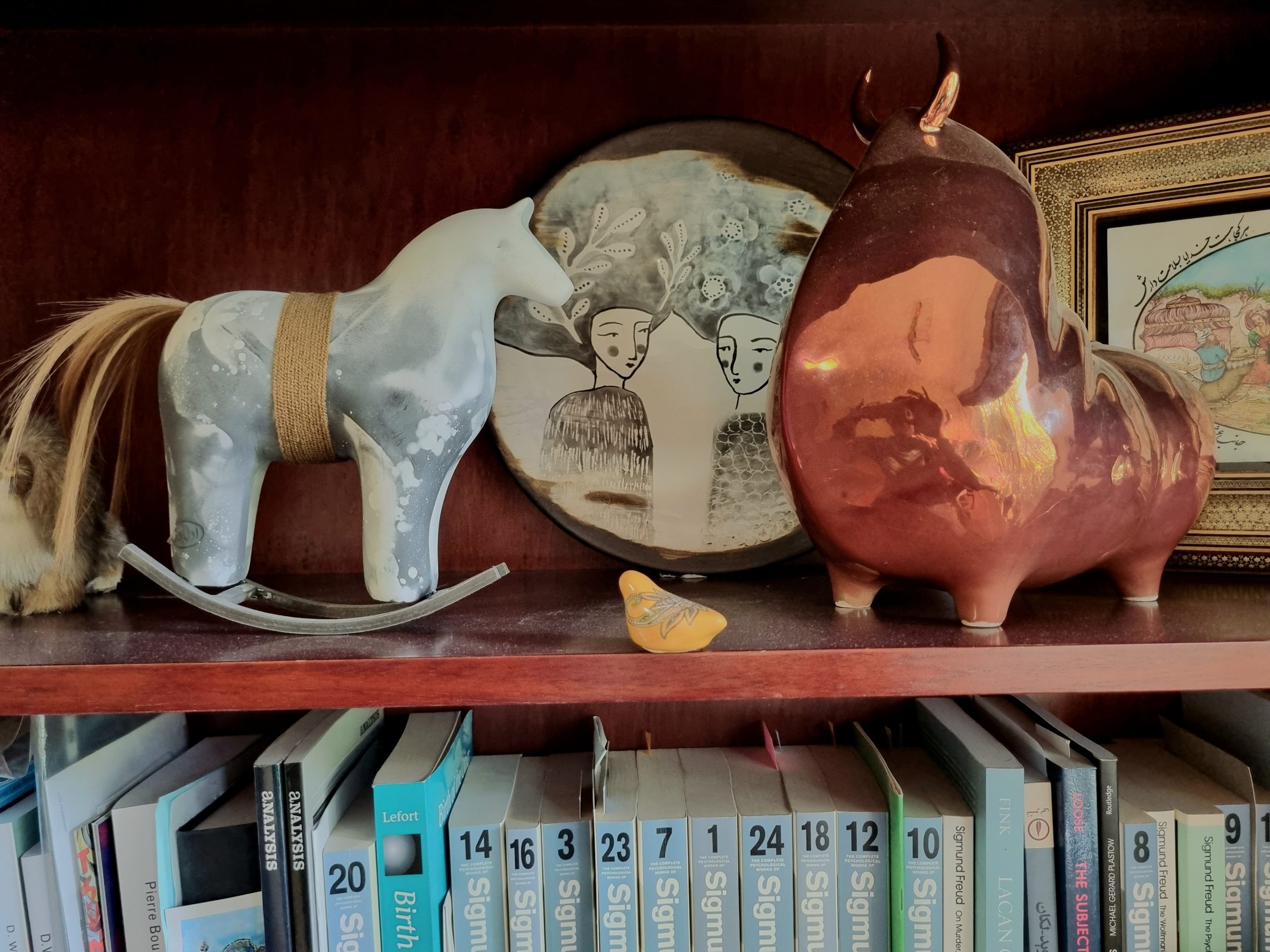 horses and objects